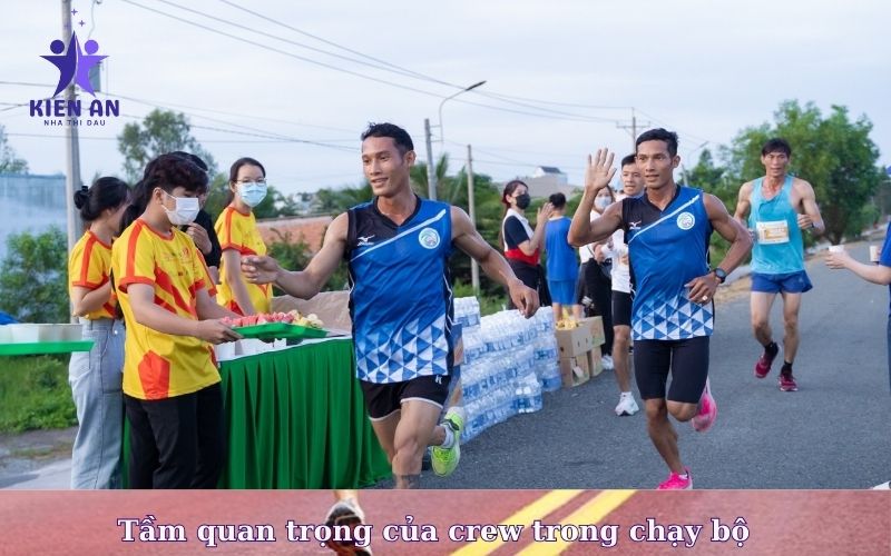 Tầm quan trọng của crew trong chạy bộ