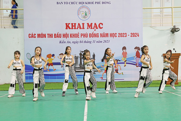 Khoảnh Khắc Tại Nhà Thi Đấu Kiến An