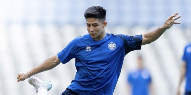 Từng bước tiến của Dastan Satpaev ngọc thô đến từ Kazakhstan