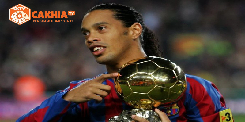 Cầu thủ Ronaldinho kết lại top 10 cầu thủ xuất sắc nhất thế giới