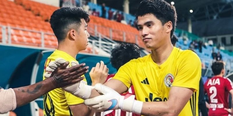 Các cầu thủ của Việt Nam đang thi cho nước ngoài