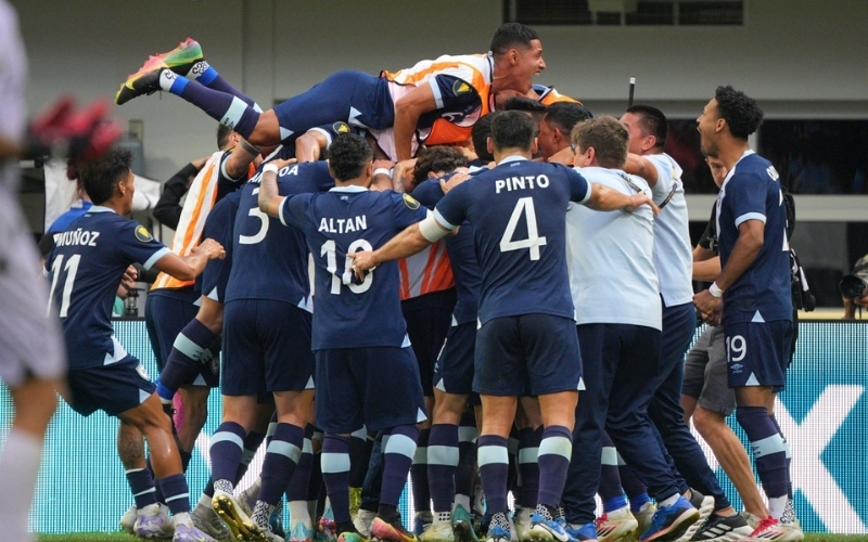 Canada thắng đậm Guatemala trong trận đấu áp đảo